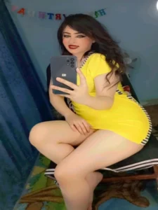 سيدة لبسة فستان اصفر, مساج برايفت في القاهرة